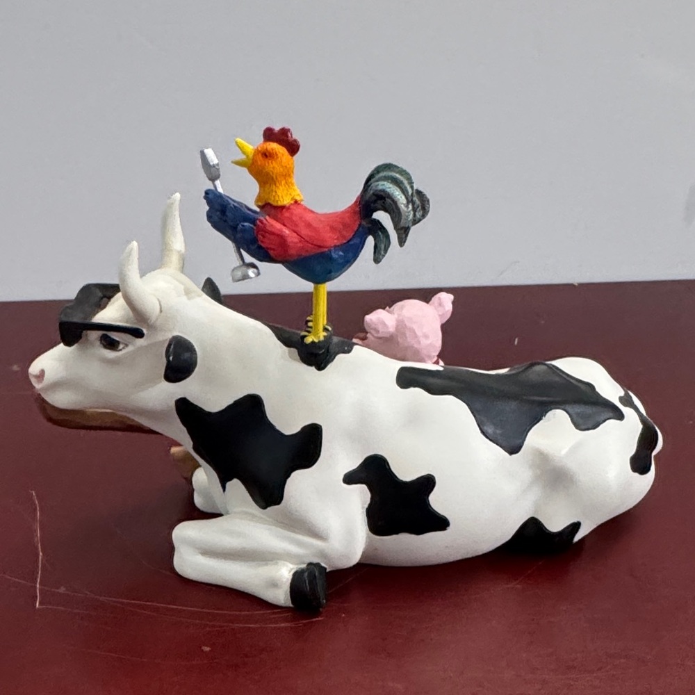 CowParade "Mixed Plate Blues" figurine, model #9141 (retired) 2001 - Picture 7 of 9